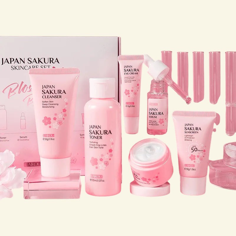 Coffret soin visage Halo Wellness Sakura avec nettoyant, tonique, sérum, crème contour des yeux et crème solaire